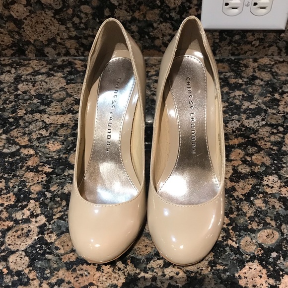 SIZE 6.5 NUDE CHINESE LAUNDRY PATENT LEATHER PUMP - Picture 2 of 8